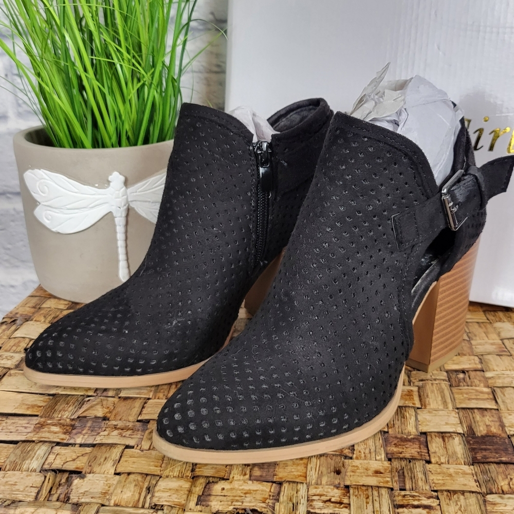 A Rider Girl Baka booties 6.5